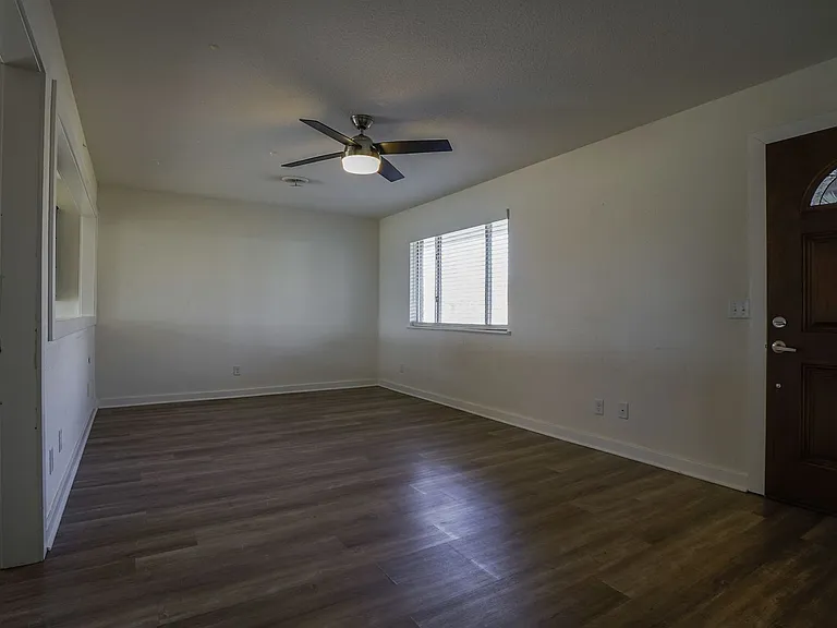 229 N Broyles St — Photo 3