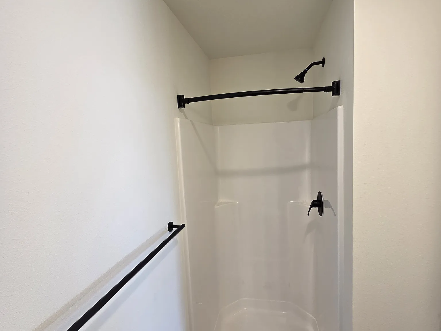Hill's Town Apartments — Photo 4