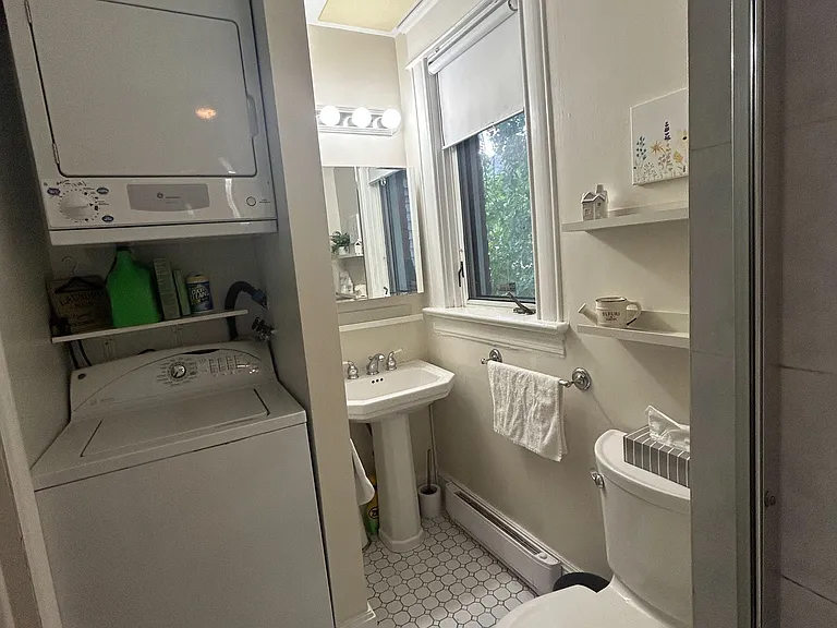 427 Sunnyside Ave #B — Photo 11