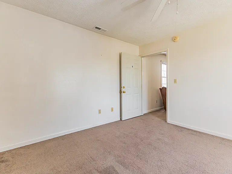 1620 W Jackson St — Photo 14