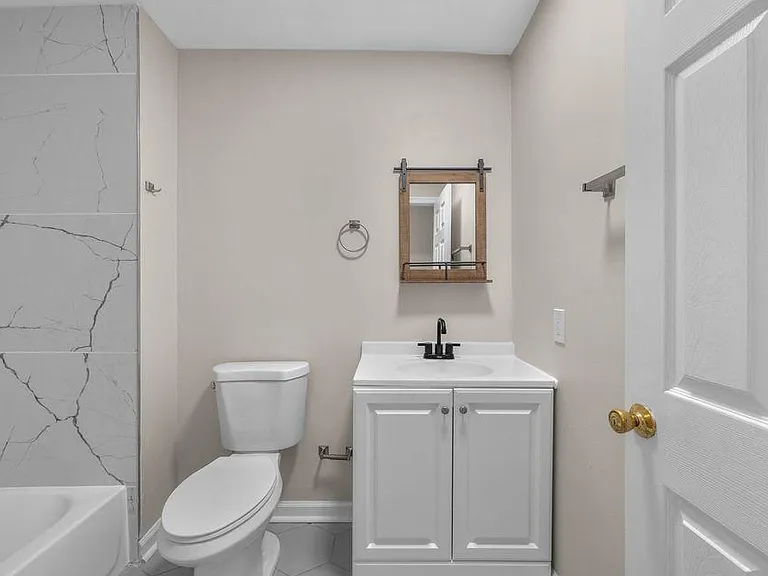 2042 E Fayette St — Photo 11