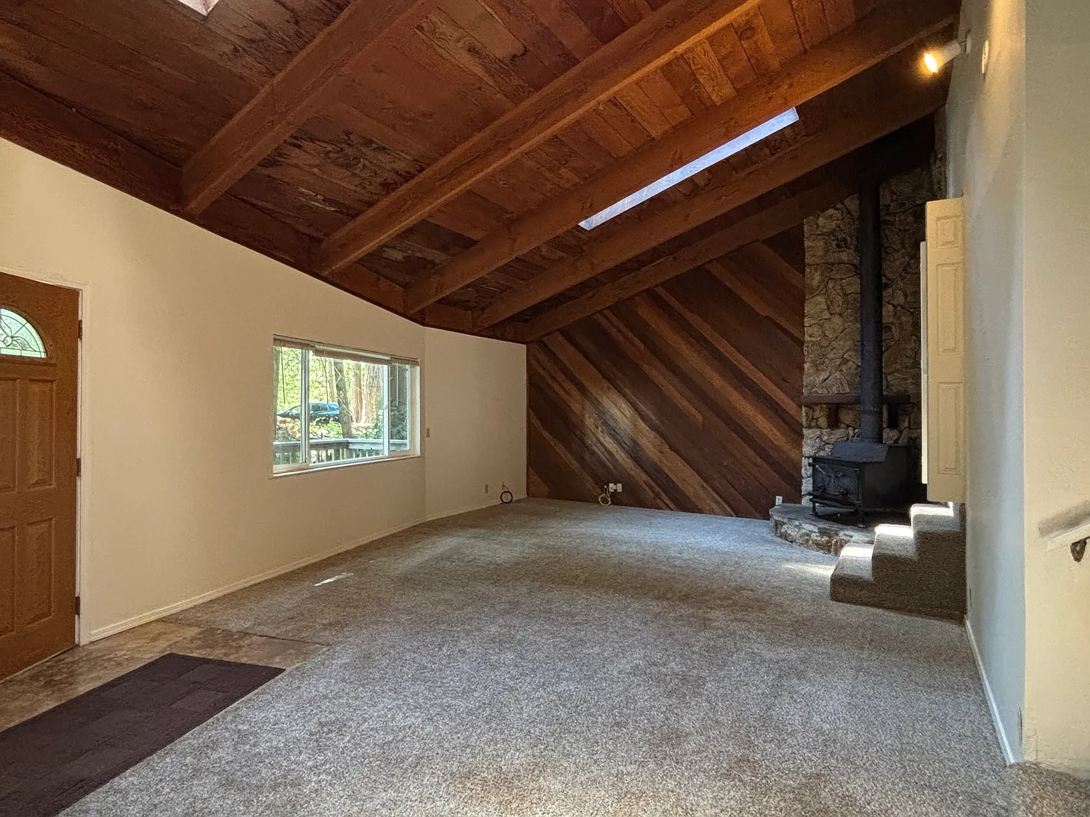 3 bed, 1.5 bath, $2,400 — Photo 3