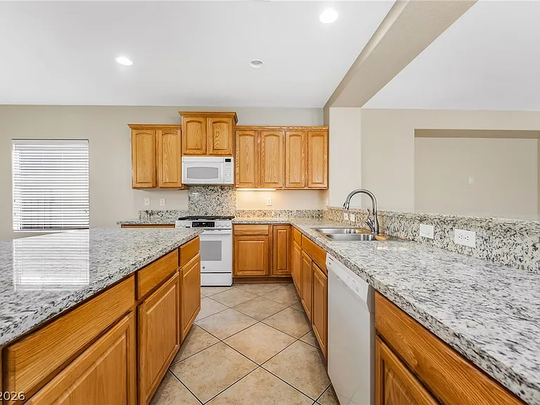 2155 Spurs Ct — Photo 7