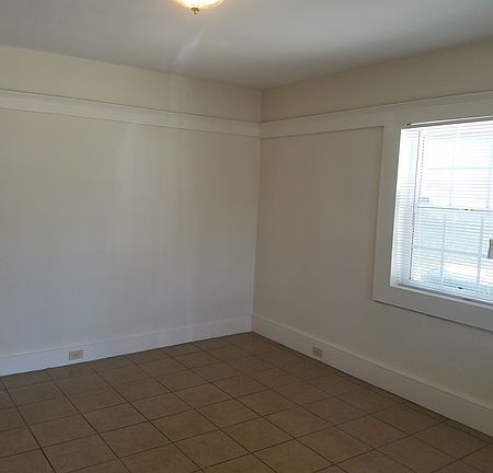 4th image of 3954 Franklin Blvd
