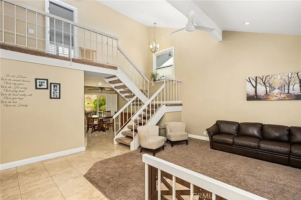 4 bed, 2.5 bath, 2398 sqft, $5,895 — Photo 4