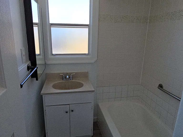 441 Wilson Ave — Photo 6