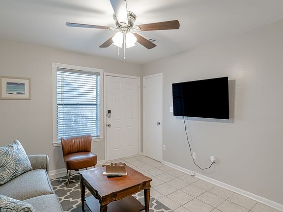 3rd image of 1271 Redwood Ln APT D