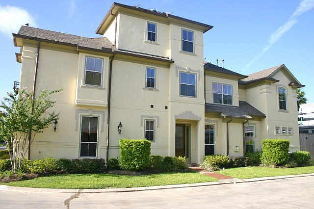 2nd image of 6214 Elm Heights Ln