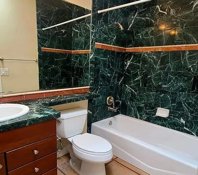 Beautiful 4 bed, 3 bath home near UofA Campus! — Photo 11