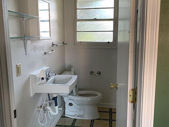 4th image of 413 Hibernia Pl