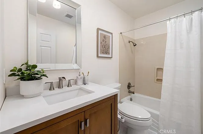 downstairs bathroom with full tub