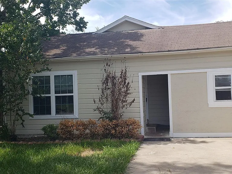 912 Jennetta St — Photo 1