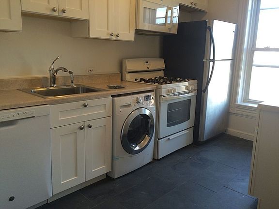 4th image of 819 Lincoln Pl #2