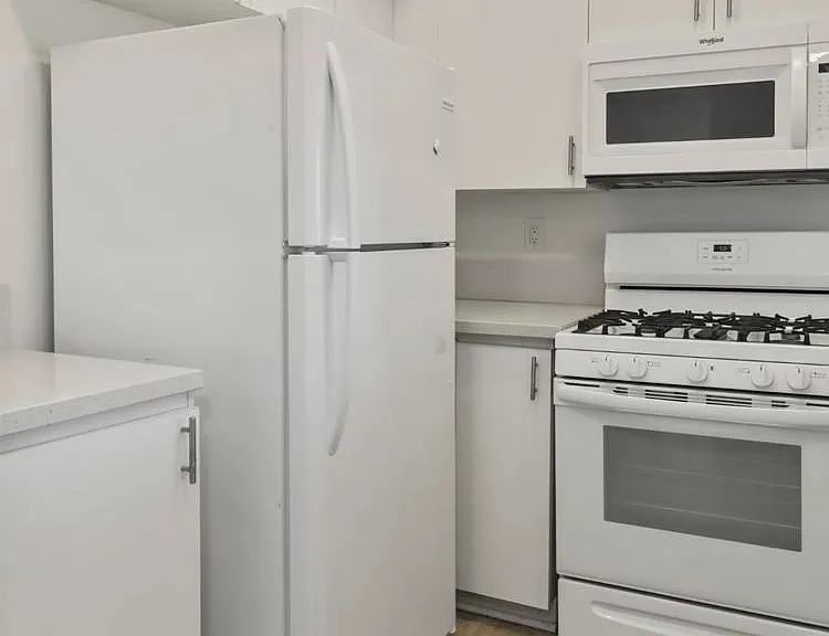 1828 Purdue Ave #201 — Photo 5