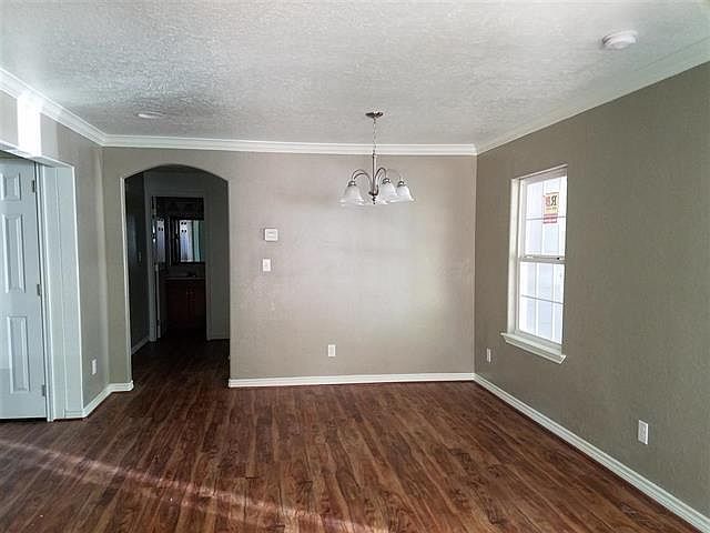 2nd image of 701 E Lake Dr