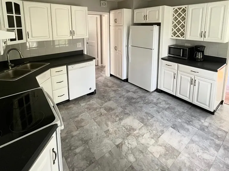 564 Springfield St #2 — Photo 4