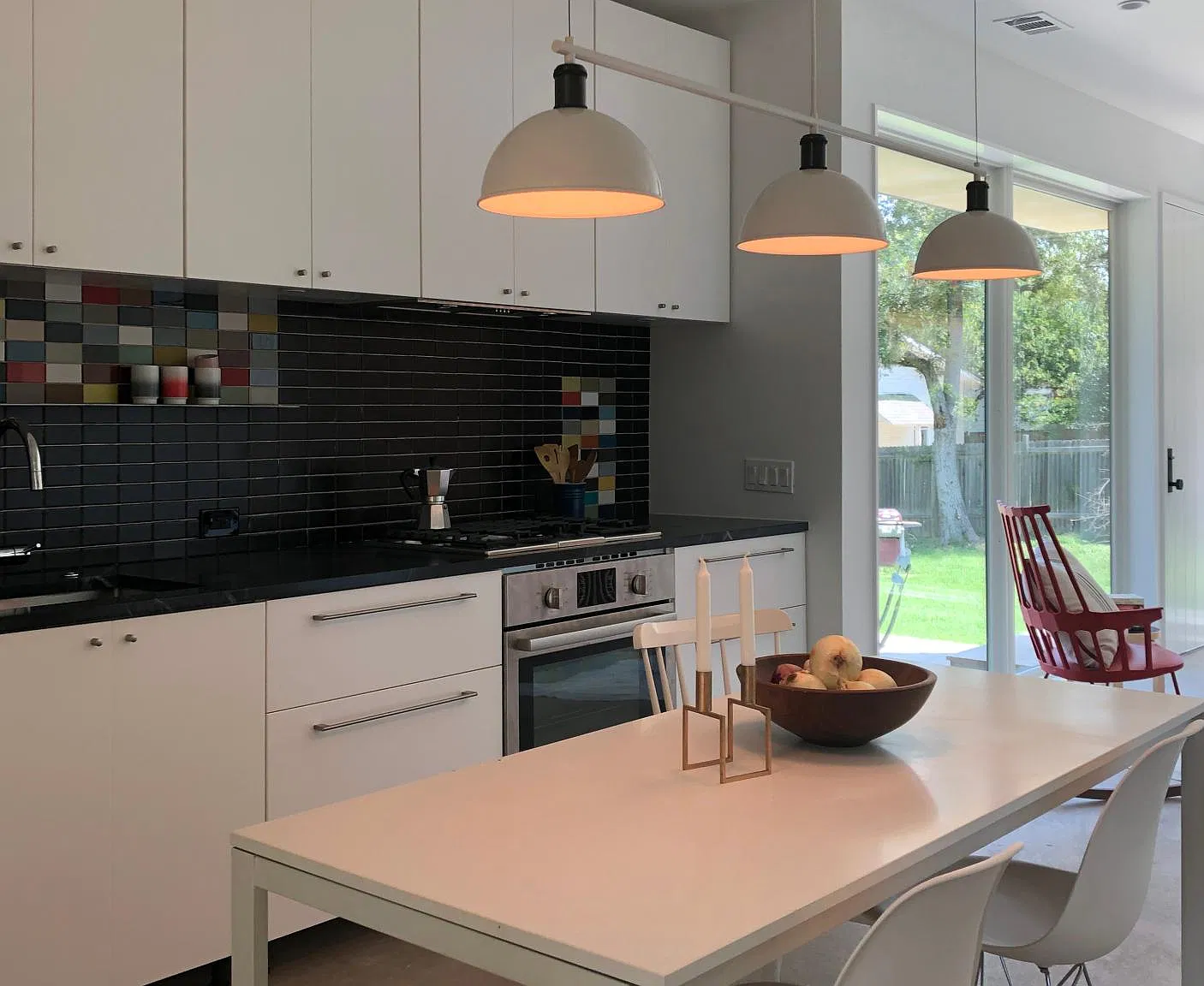 2 bed, 1.5 bath, 975 sqft, $2,600 — Photo 1