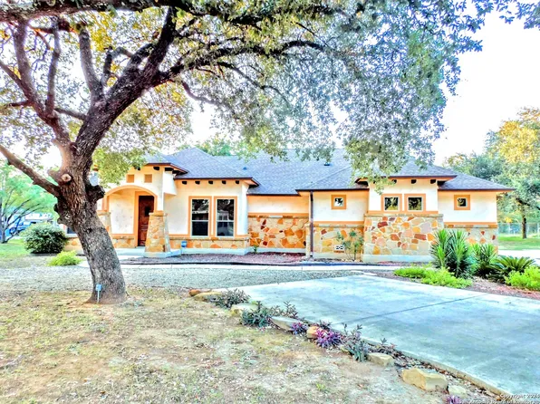 203 COUNTY ROAD 6871, Natalia, TX 78059