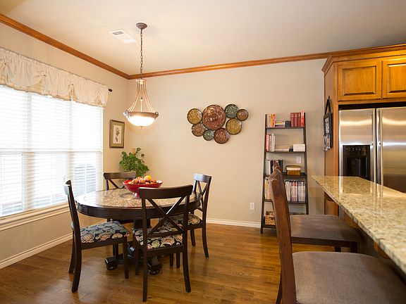 Breakfast Nook & Breakfast Bar