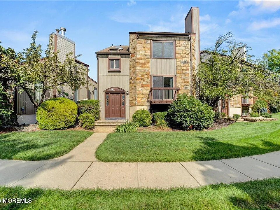 17 Emerald Ln