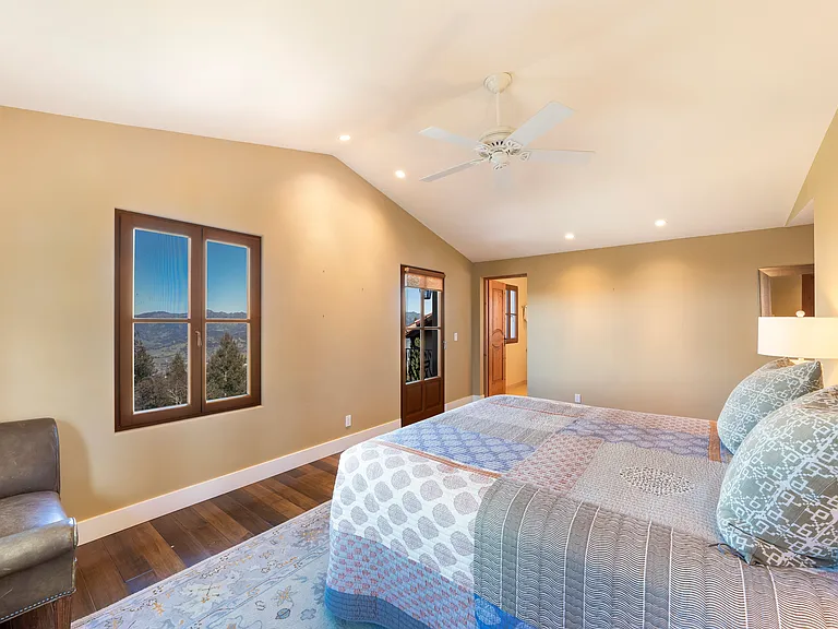 Upstairs bedroom 2