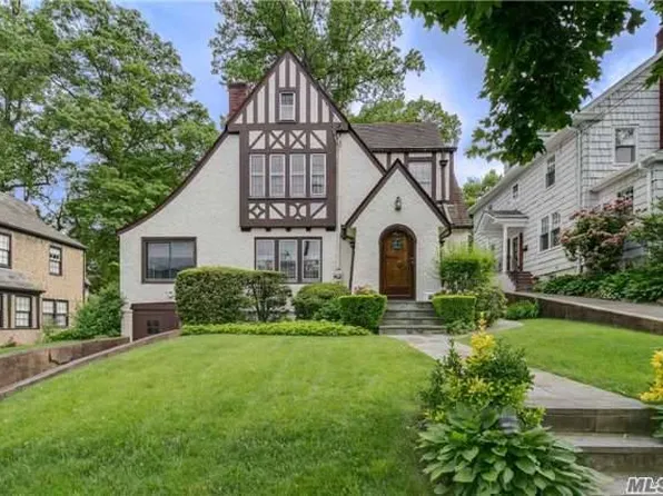 334 Hollywood Avenue image 1 of 18