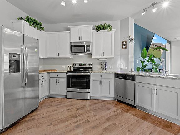 5th image of 10705 Dodger Dr