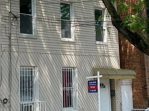1639 Summerfield St, Flushing, NY 11385