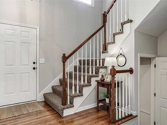 2nd image of 15471 Wyandotte Dr