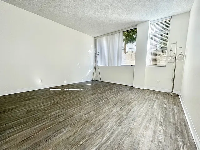 Occidental Towers Apartments — Photo 49
