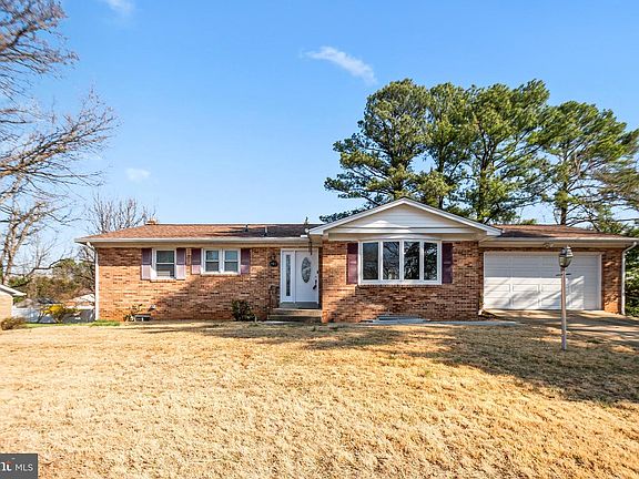 2nd image of 801 Pocahontas Dr