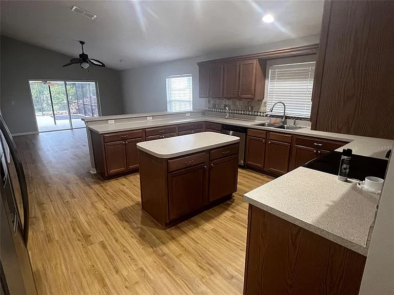 1063 Bluegrass Dr — Photo 5