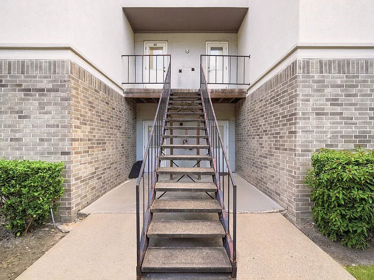 2425 Augusta Dr #22 — Photo 28
