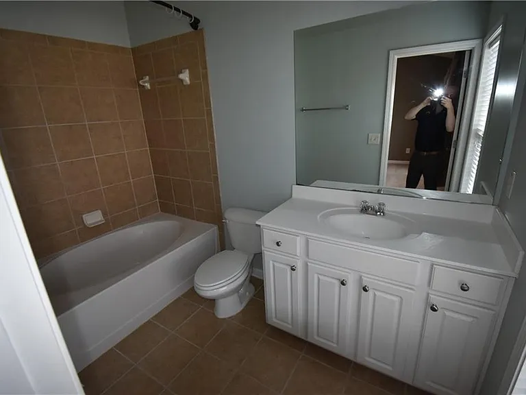 1002 Thornborough Dr — Photo 15