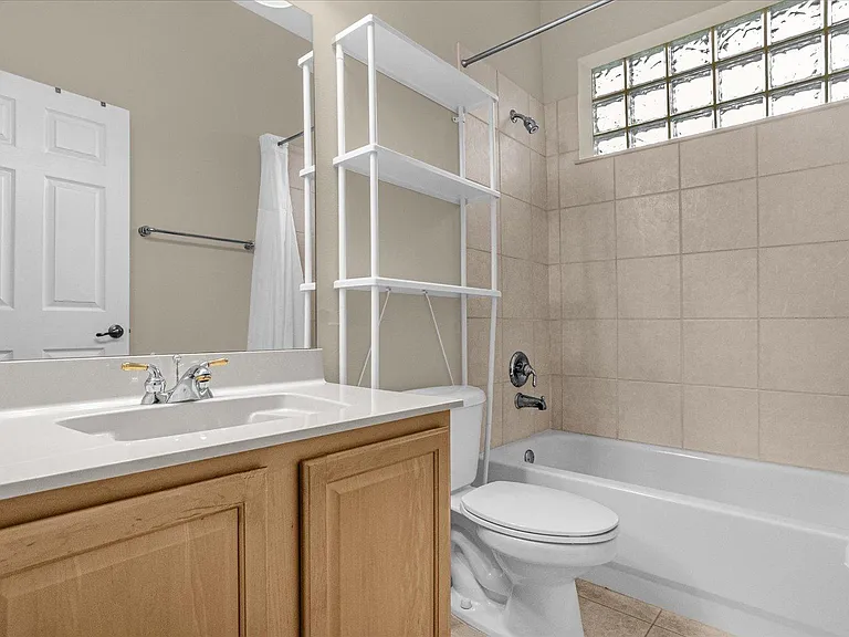 10674 Woodchase Cir — Photo 20