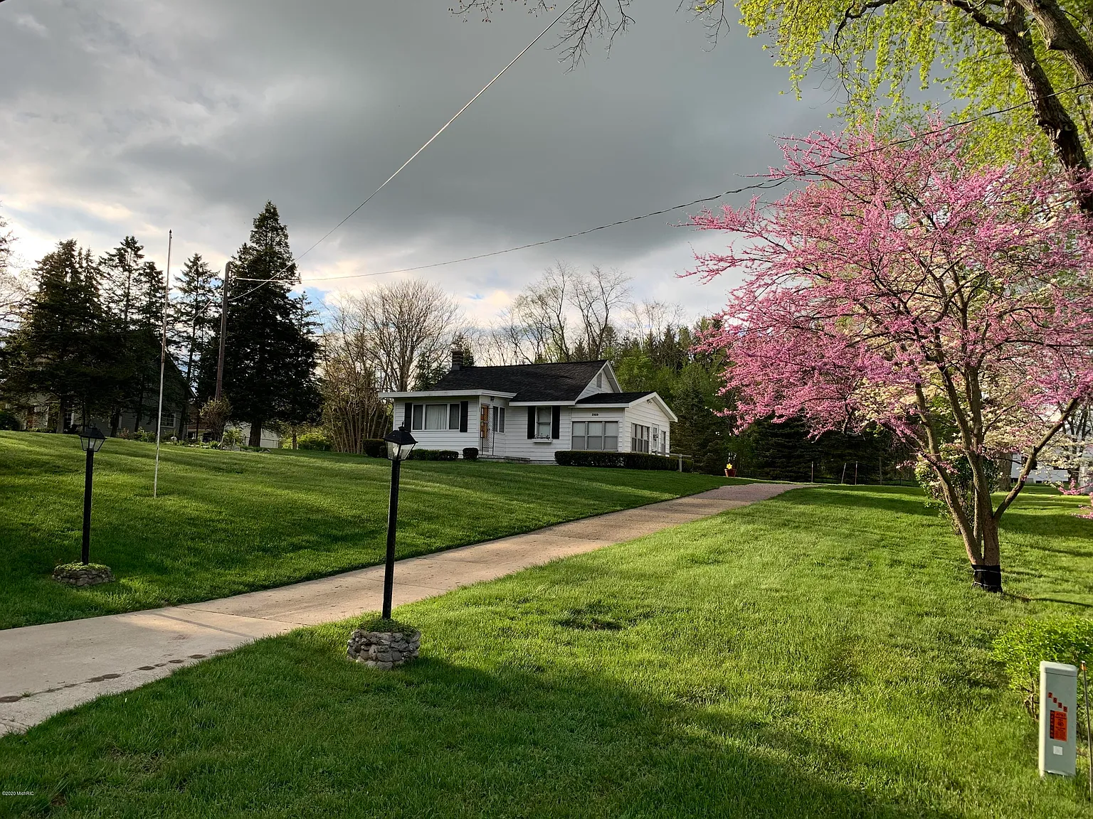 2989 Four Mile Rd NE photo 1