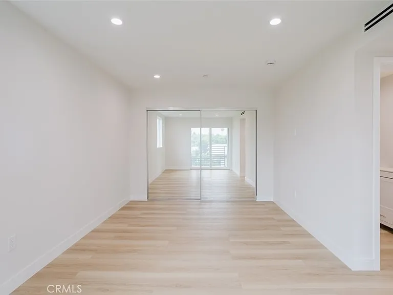 8915 Wakefield Ave — Photo 14