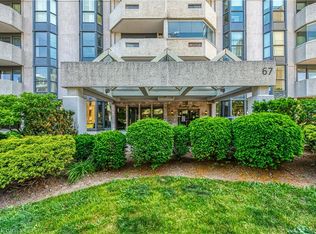 Bentley Place, Hamilton, ON L8P 3K6