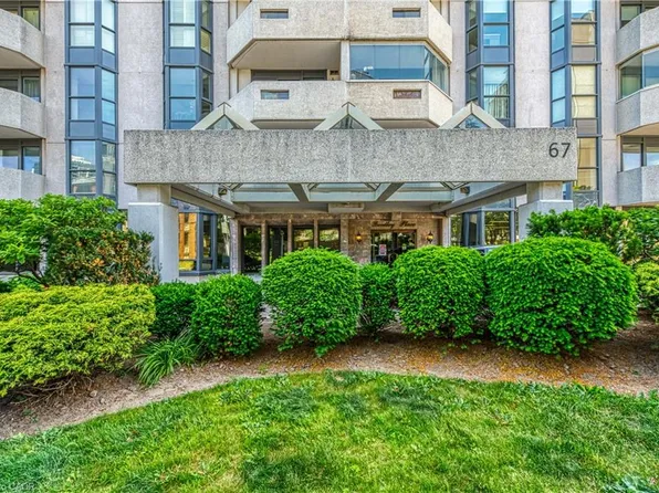 67 Caroline St S #203, Hamilton, ON L8P 3K6