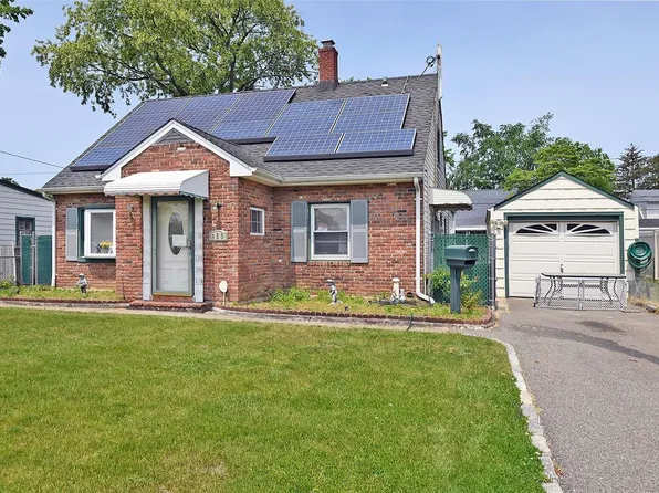 653 Bryant Street, Westbury, NY 11590