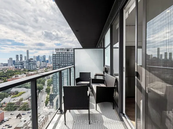 5 Defries St #2502, Toronto, ON M5A 0W7