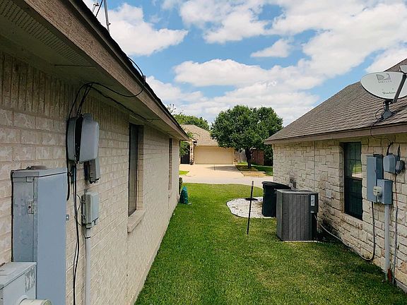 4th image of 2812 Phoenix Dr