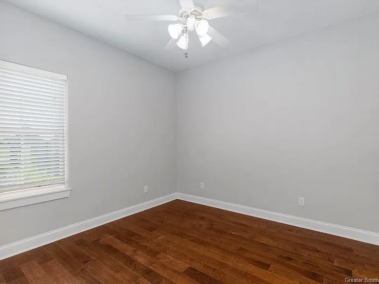 223 Clarence St — Photo 13