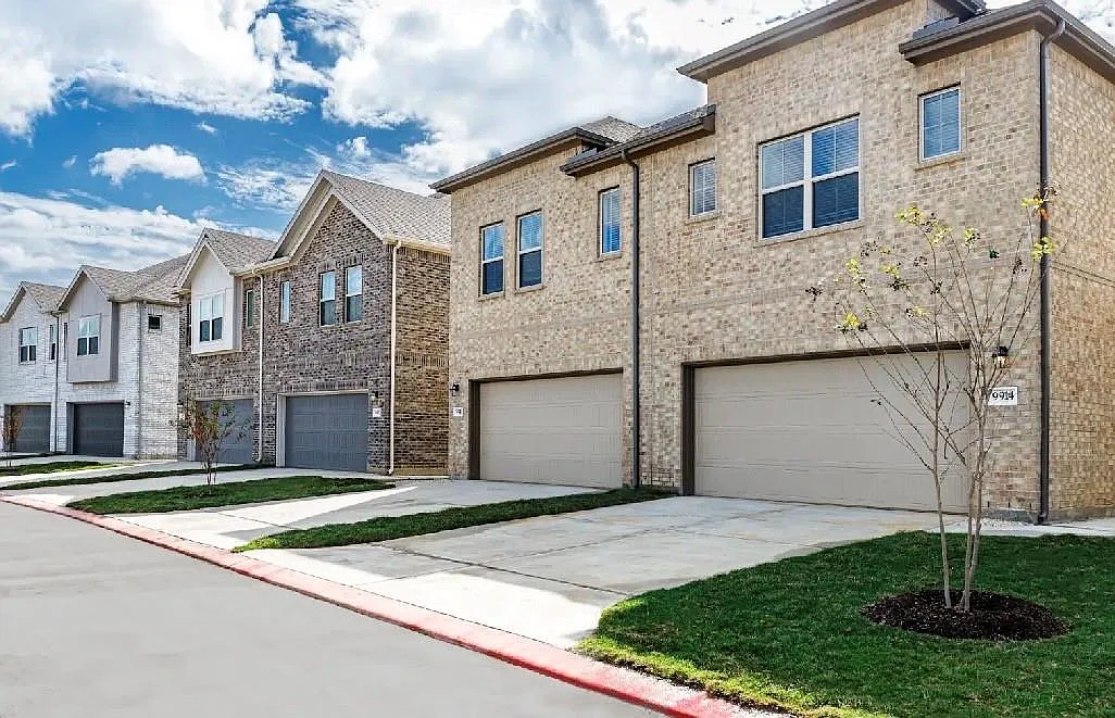 4 bed, 8.0 bath, 1770 sqft, $2,665 — Photo 2