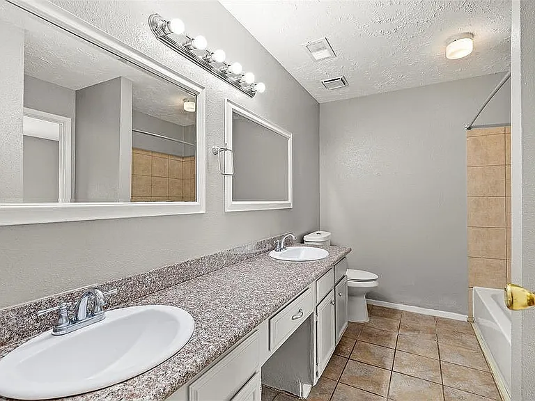 5406 Rivergate Dr — Photo 11