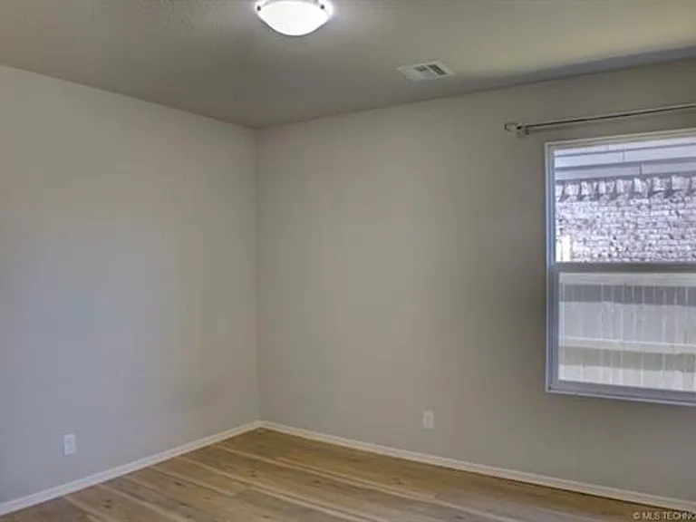 7012 S Elder Ave — Photo 24