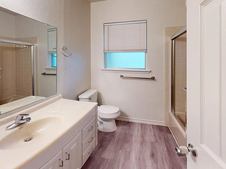 1804 Clarawood Dr — Photo 10