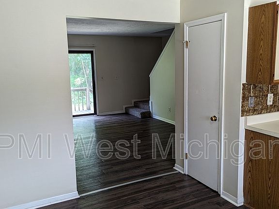 3rd image of 6060 In The Pines Dr SE