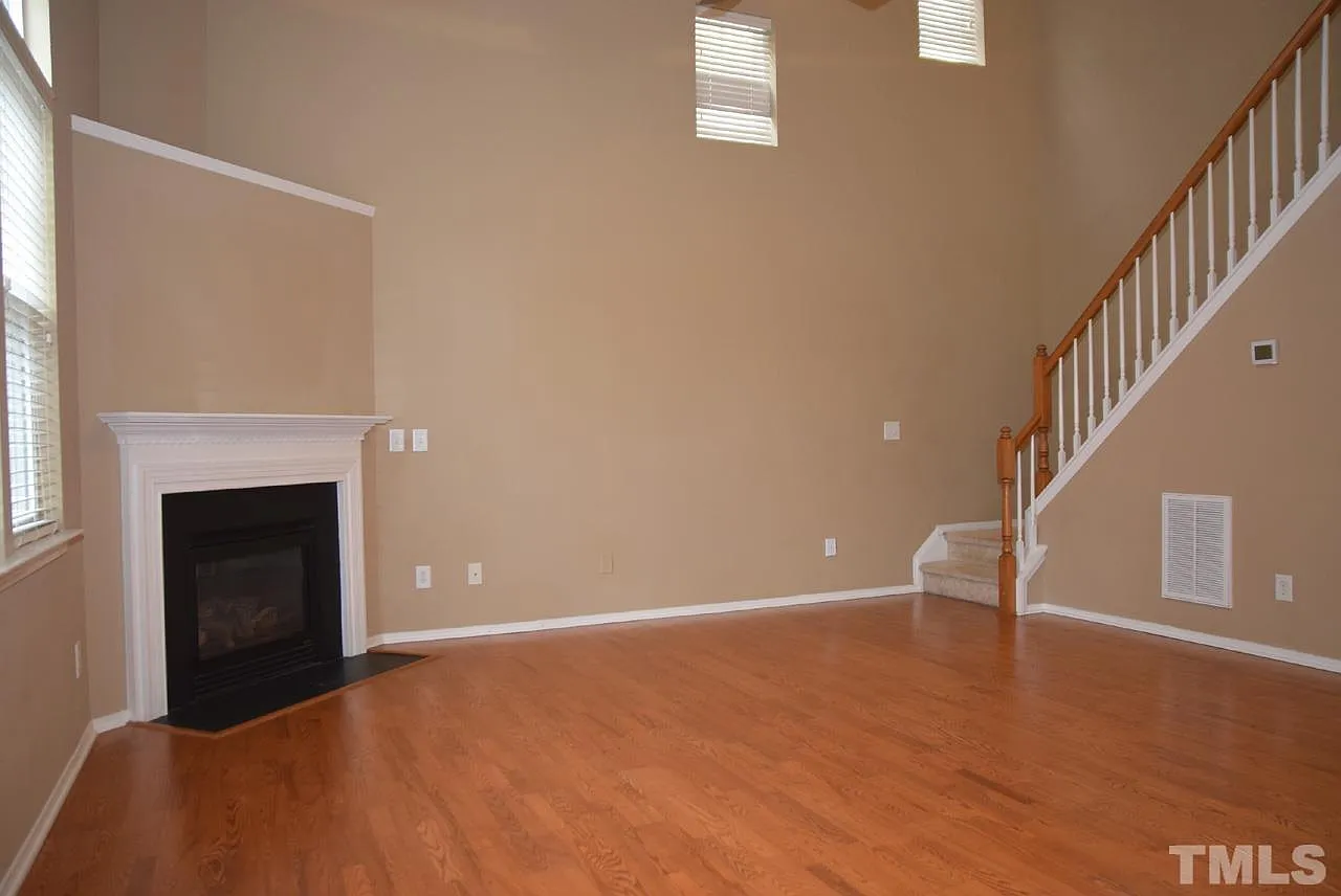 3 bed, 2.5 bath, 1700 sqft, $2,195 — Photo 4