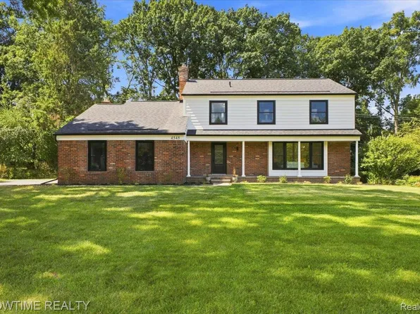 4348 Covered Bridge Rd, Bloomfield Hills, MI 48302